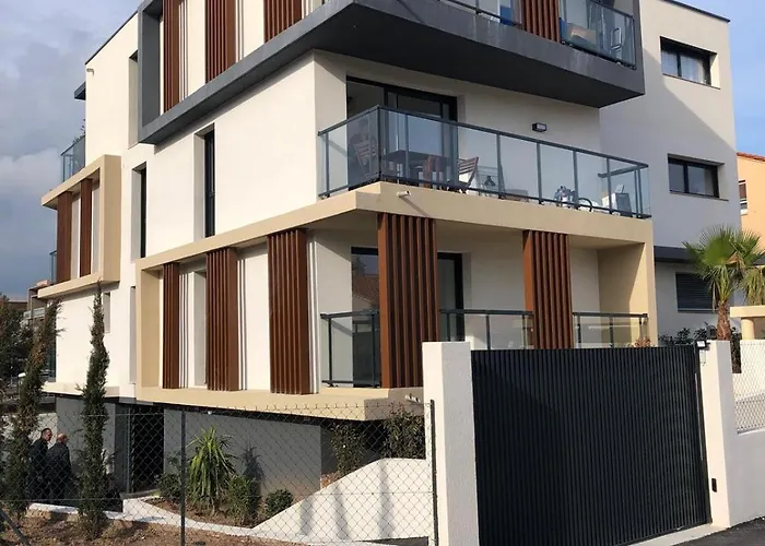 Appartement Neuf, Climatise Et Au Calme A Frejus Plage