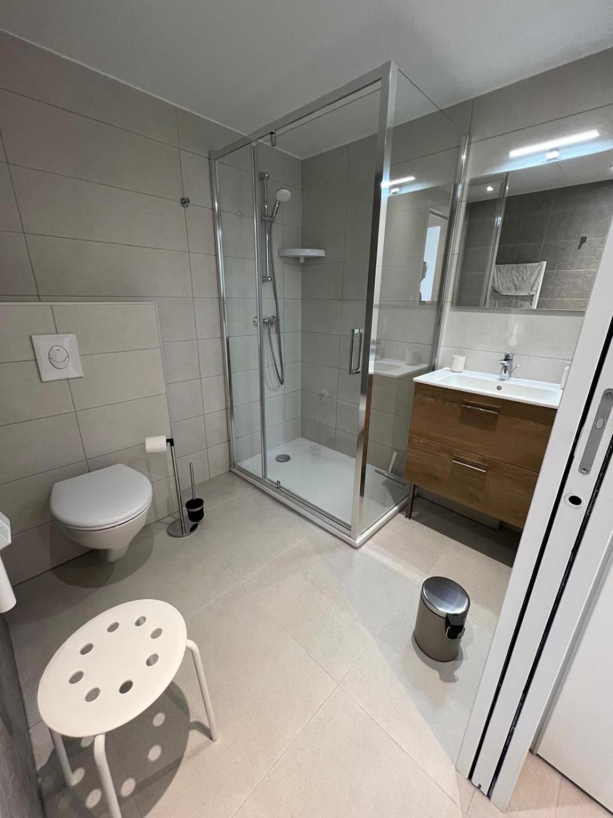 Appartement Neuf, Climatise Et Au Calme A