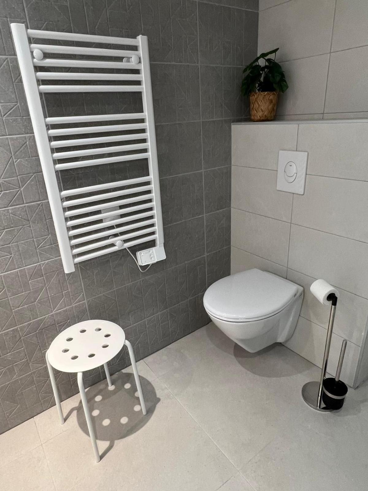Appartement Neuf, Climatise Et Au Calme A *